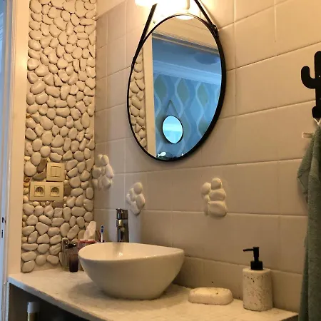 Ma Mère Appartement *