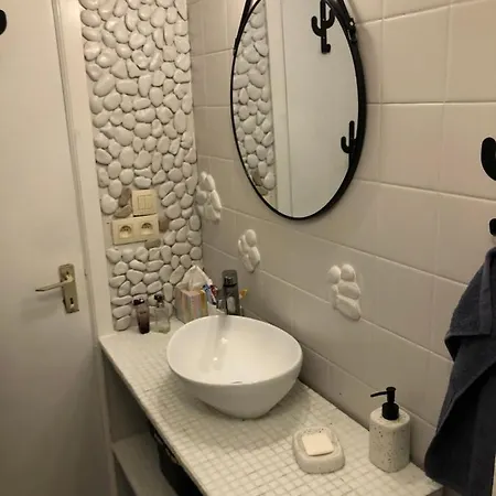 Ma Mère Appartement *